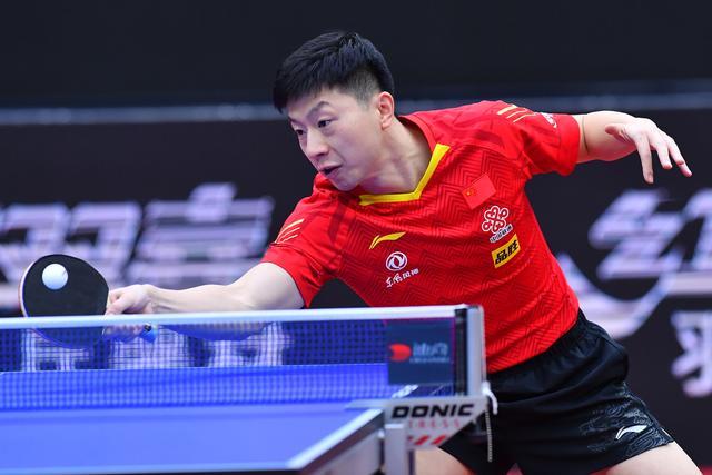 时表现自若 时表现自若